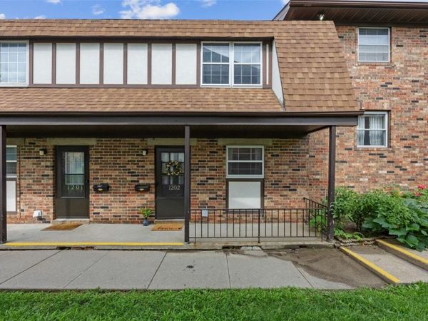 1202 21st Ave Place, Coralville, IA 52241