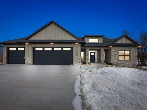 170 Pleasant Hill Drive NW, Swisher, IA 52338