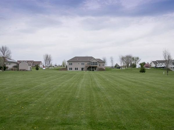 3020 Timberline Dr, Riverside, IA 52327