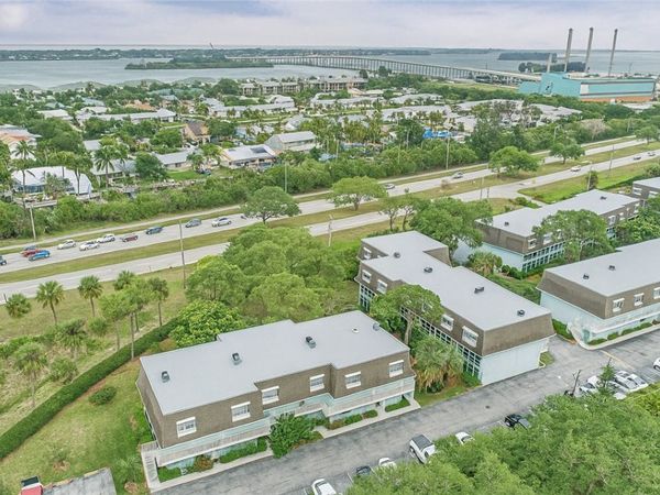 1901 Indian River Boulevard, Unit 206, Vero Beach, FL 32960