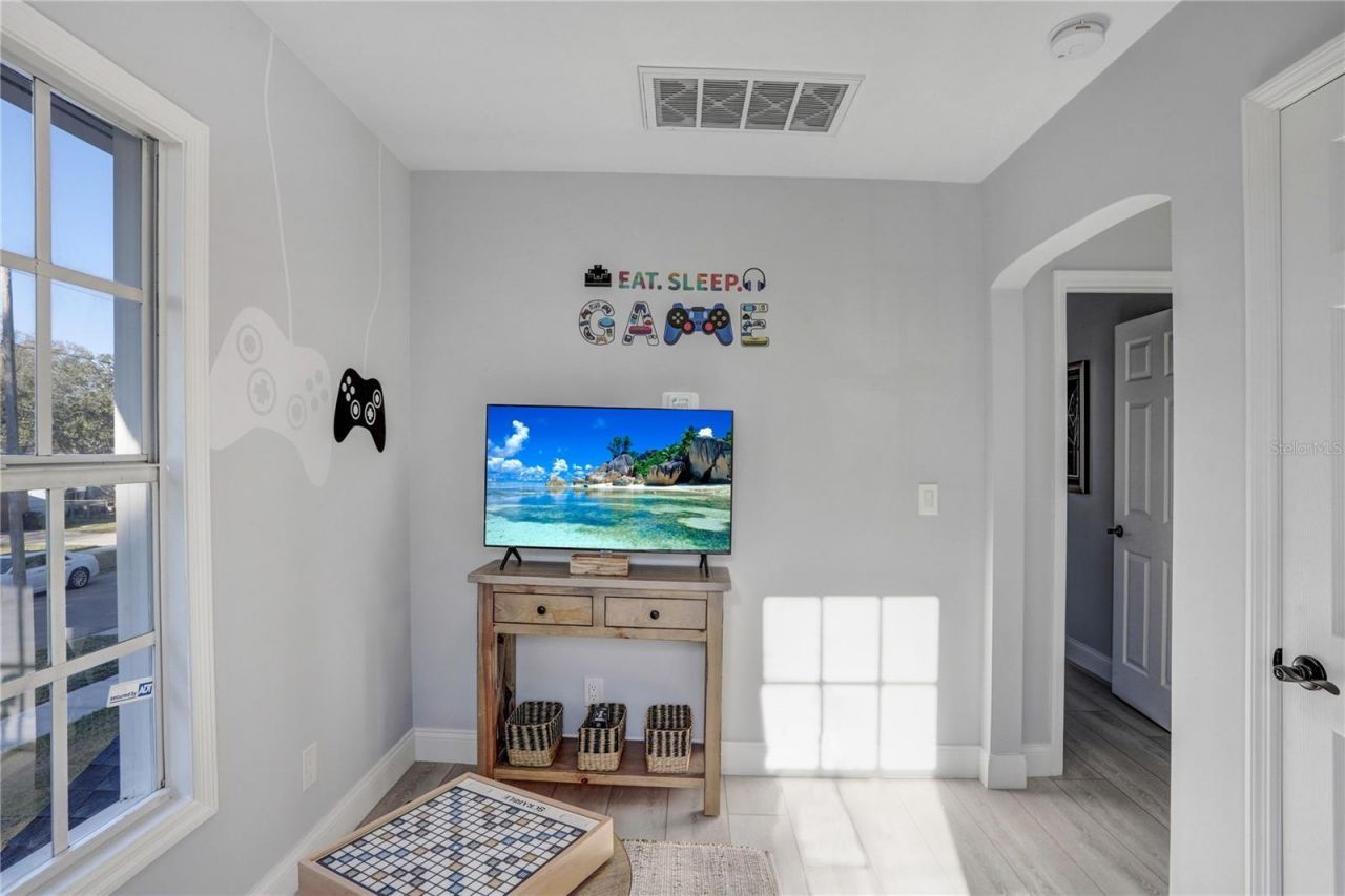 1960 Mckinley Street, Clearwater, FL 33765 Photo