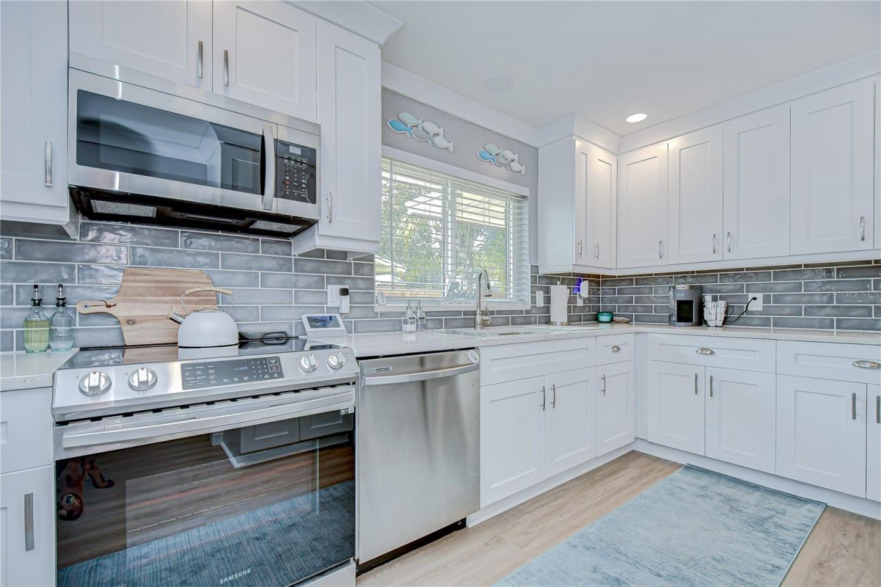 130 63rd Street S, Saint Petersburg, FL 33707 Photo