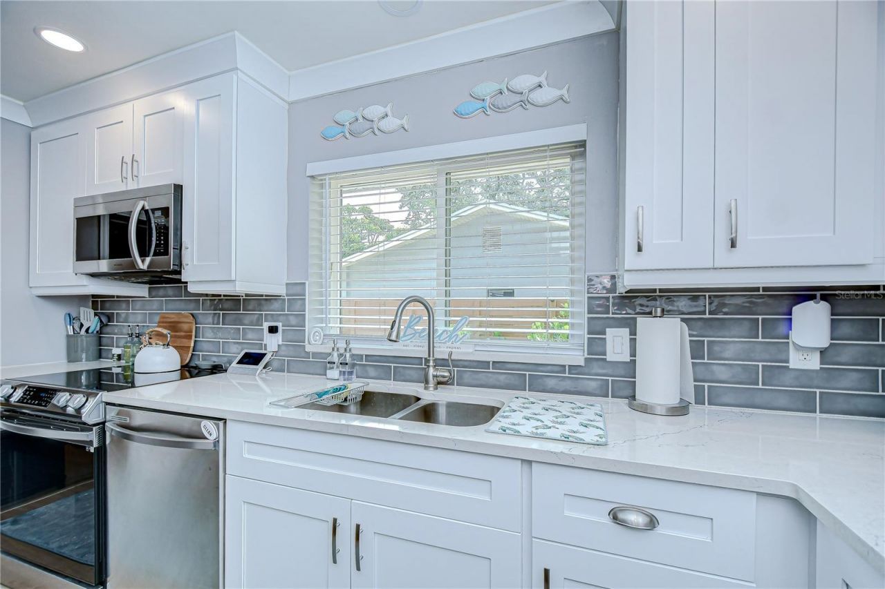 130 63rd Street S, Saint Petersburg, FL 33707 Photo