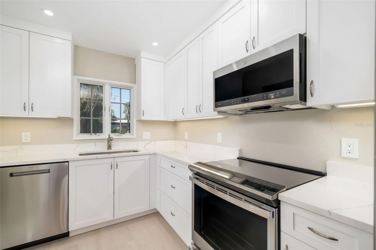 323 Madison Drive, Sarasota, FL 34236 Photo