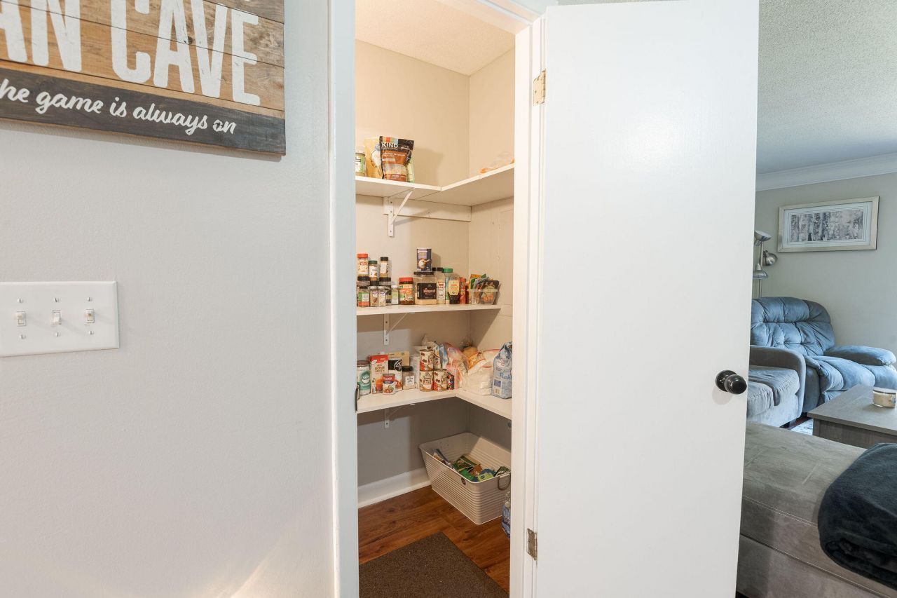 401 Andrea Lane Photo 10