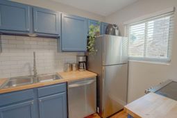 401 Andrea Lane photo 4