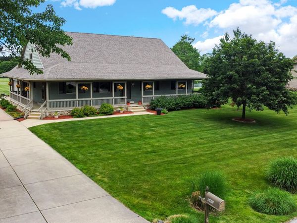 552 Fleetwood Drive N, Valparaiso, IN 46385