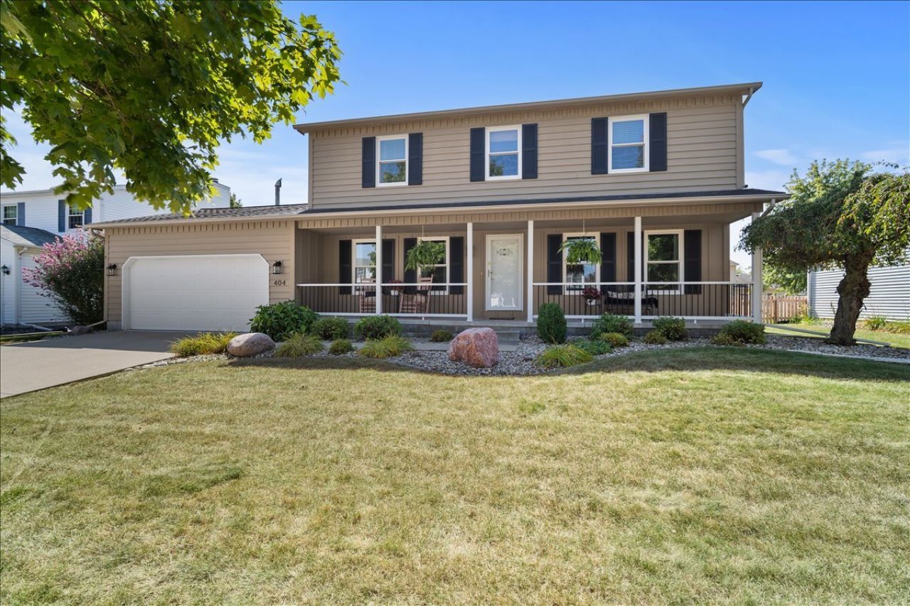 404 Lake Shore Circle, Bloomington, IL 61704 Main Photo