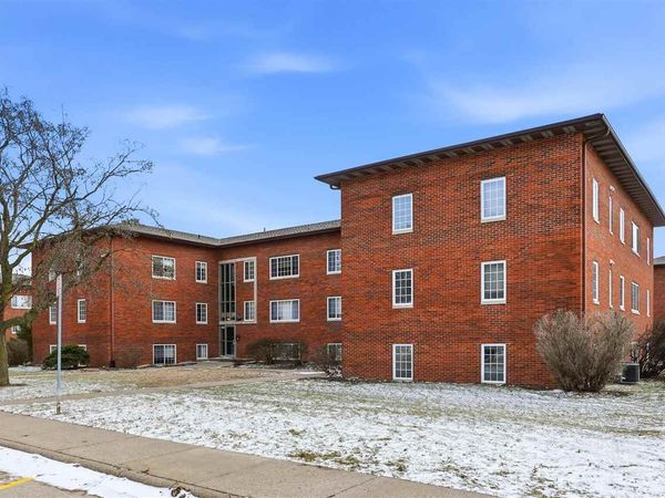 400 Grandview Ct, Unit 408, Iowa City, IA 52246