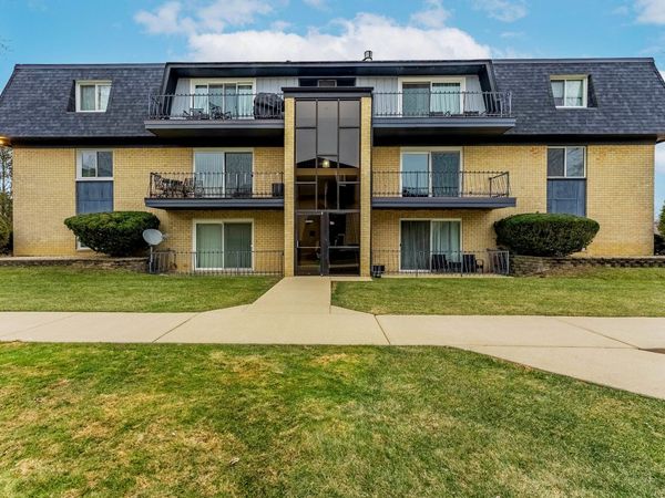 11128 S 84th Avenue, Unit 2B, Palos Hills, IL 60465