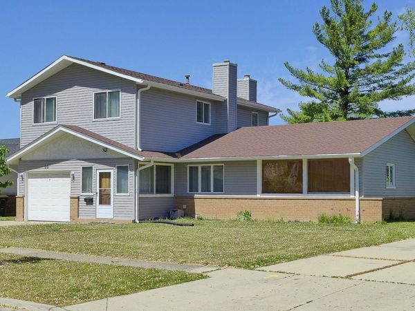 50 Ridgewood Road, Elk Grove Village, IL 60007