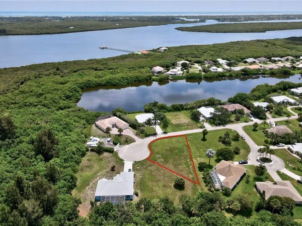 7465 32nd Court, Vero Beach, FL 32967