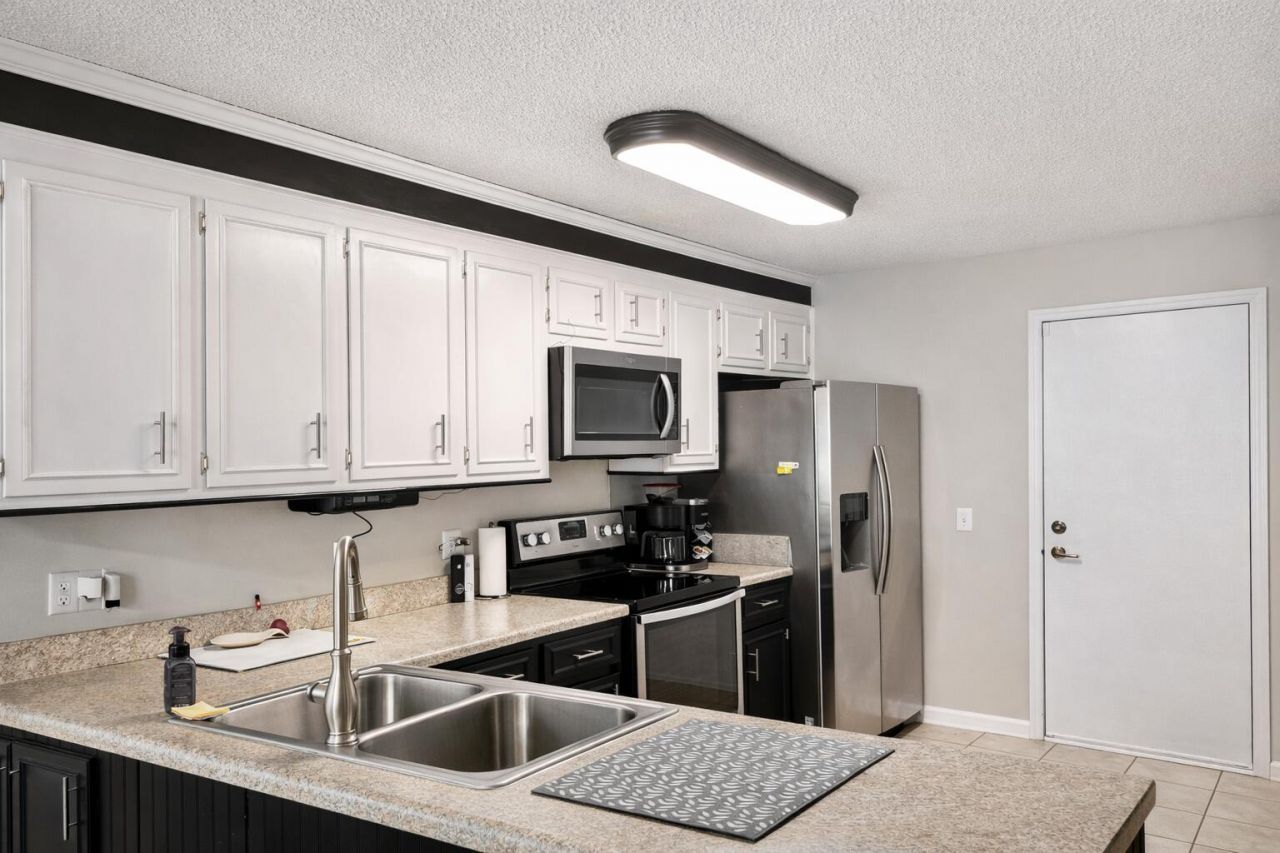 1005 Shinnecock Hill Court Photo 9