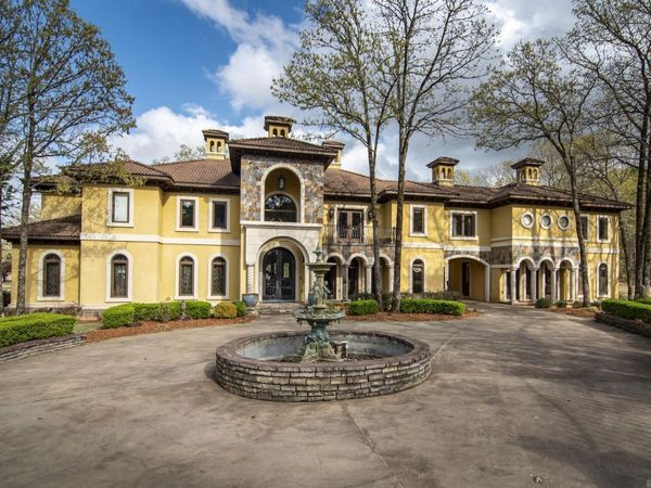 15 Spring Valley Lane, Little Rock, AR 72223