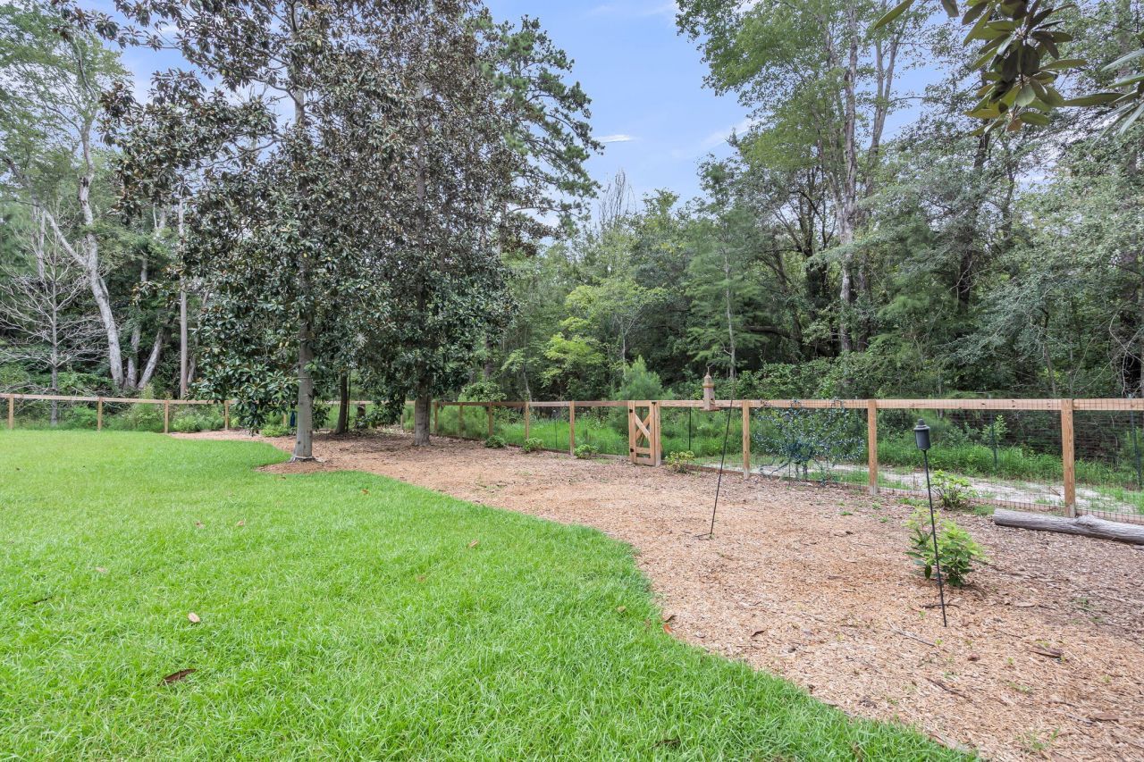 182 Longleaf Drive Photo 17