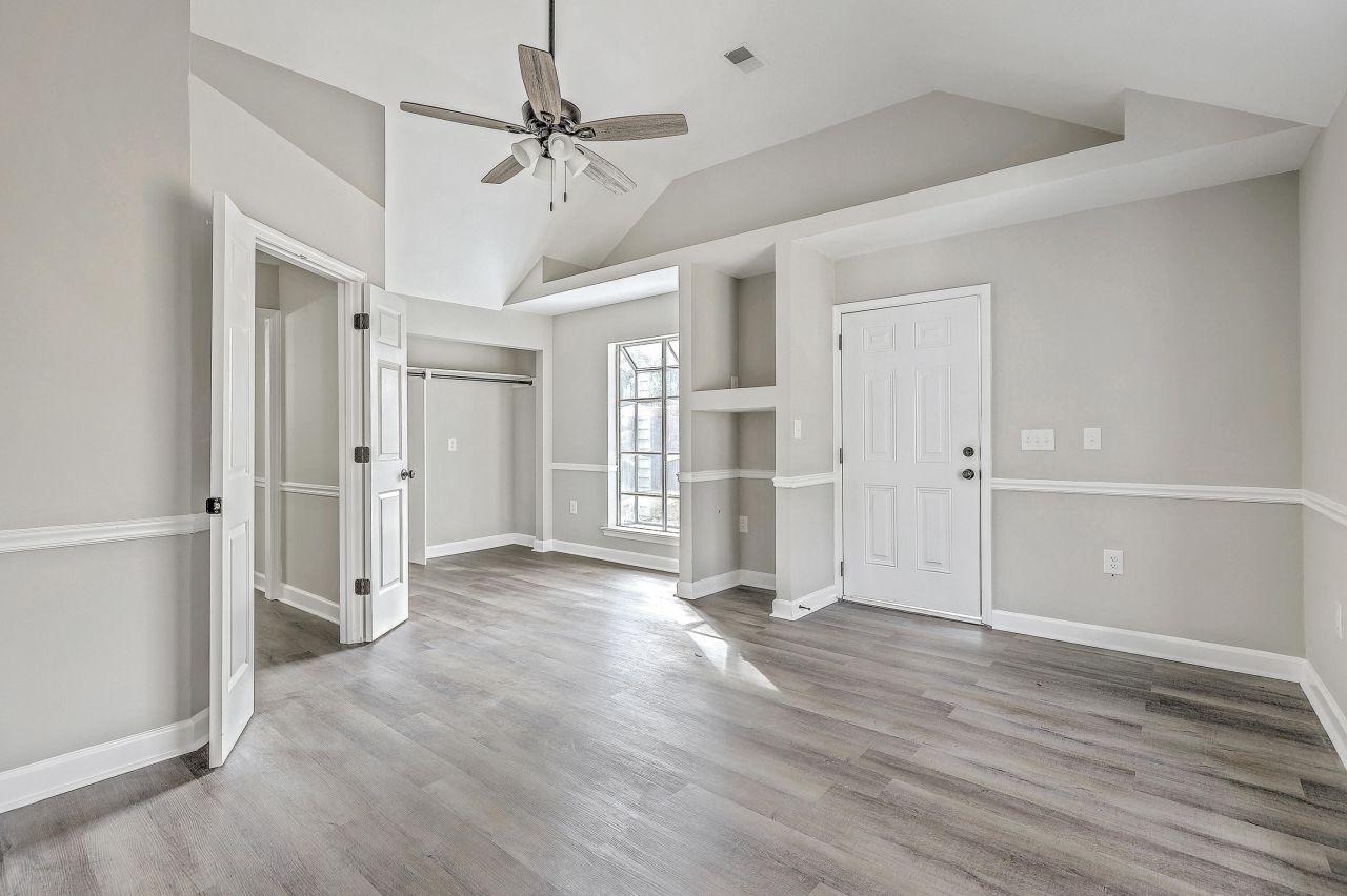 233 Harlock Drive Photo 11