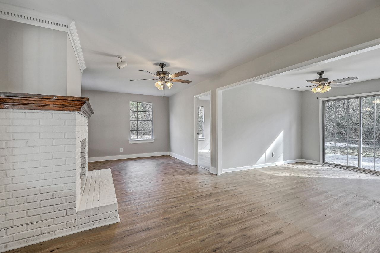 233 Harlock Drive Photo 12