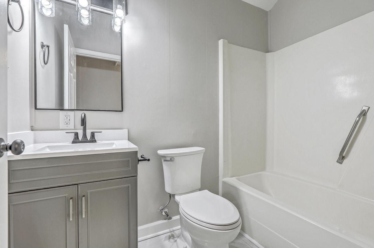 233 Harlock Drive Photo 13