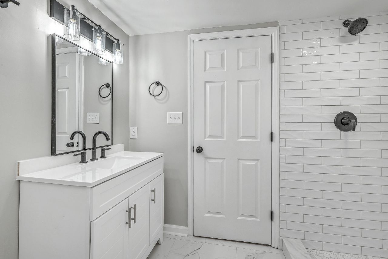 233 Harlock Drive Photo 16