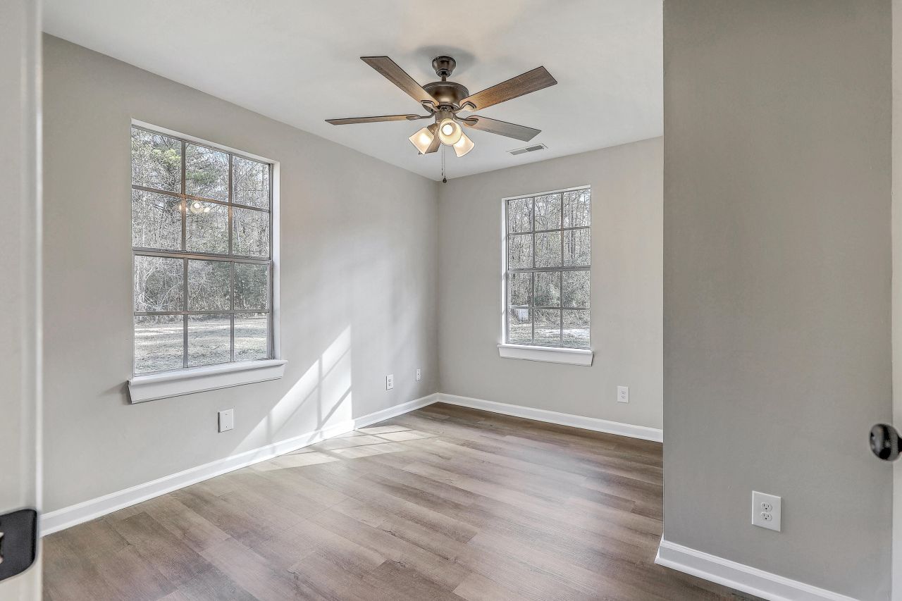 233 Harlock Drive Photo 23