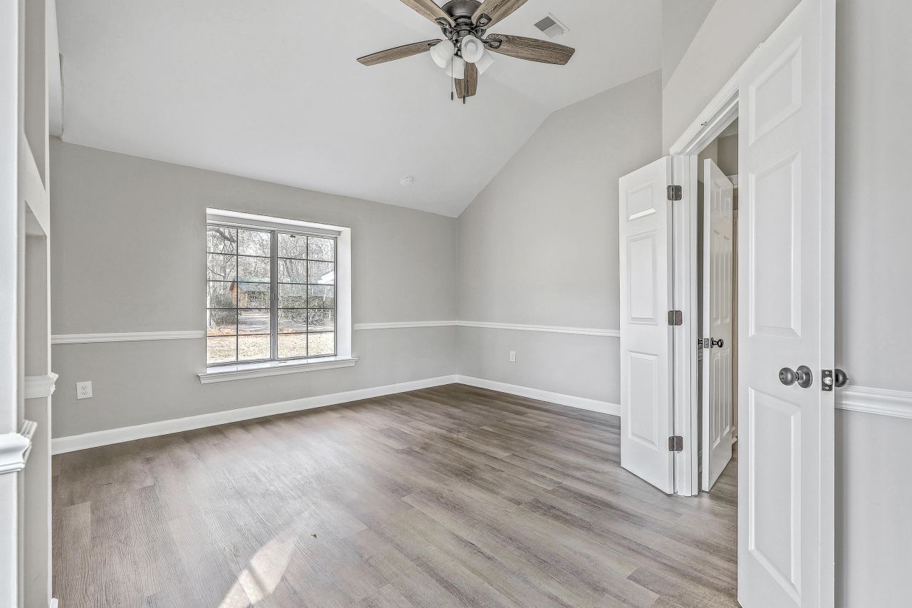 233 Harlock Drive Photo 25