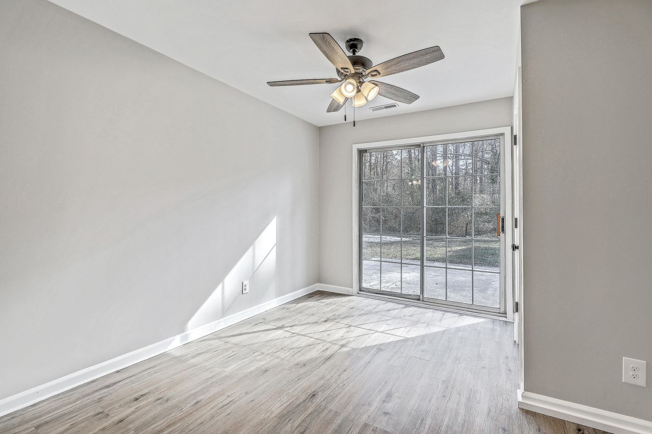 233 Harlock Drive Photo 32