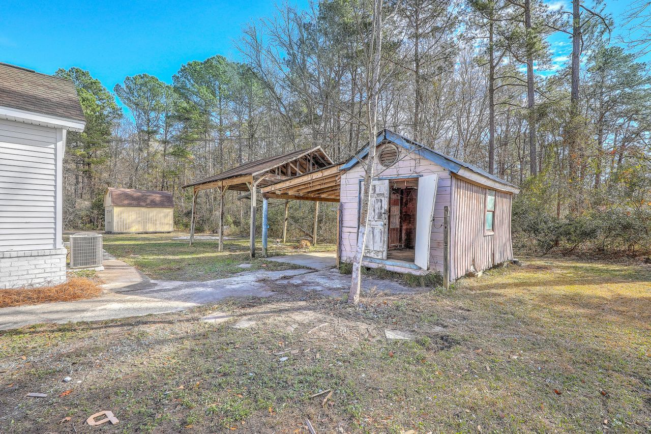 233 Harlock Drive Photo 36