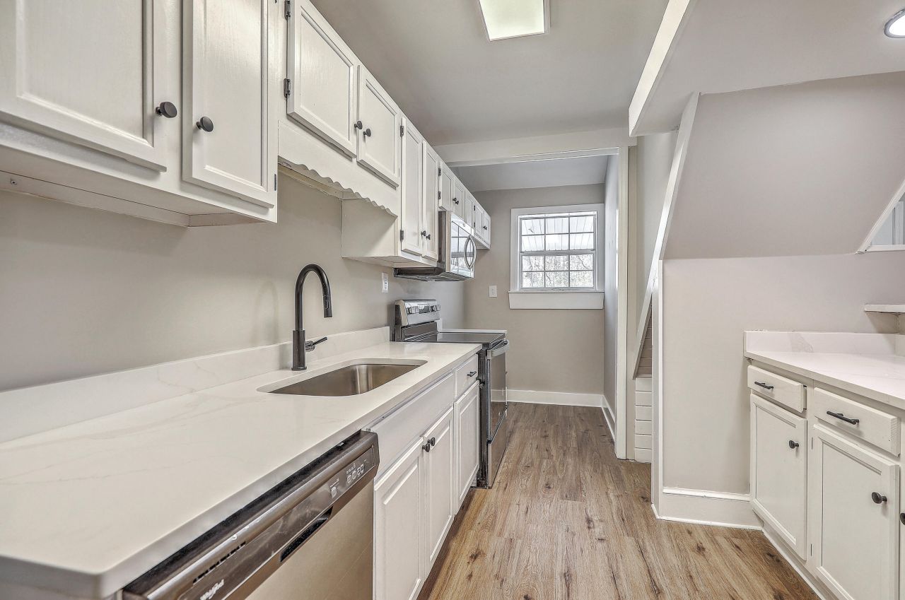 233 Harlock Drive Photo 5