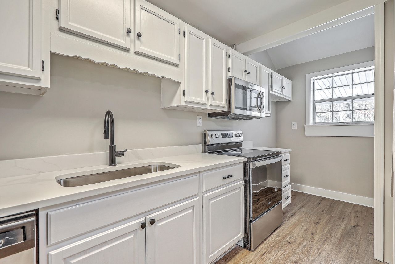 233 Harlock Drive Photo 6