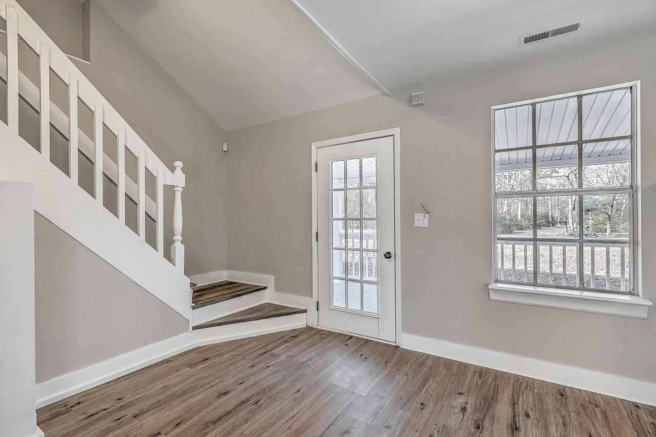 233 Harlock Drive Photo 8