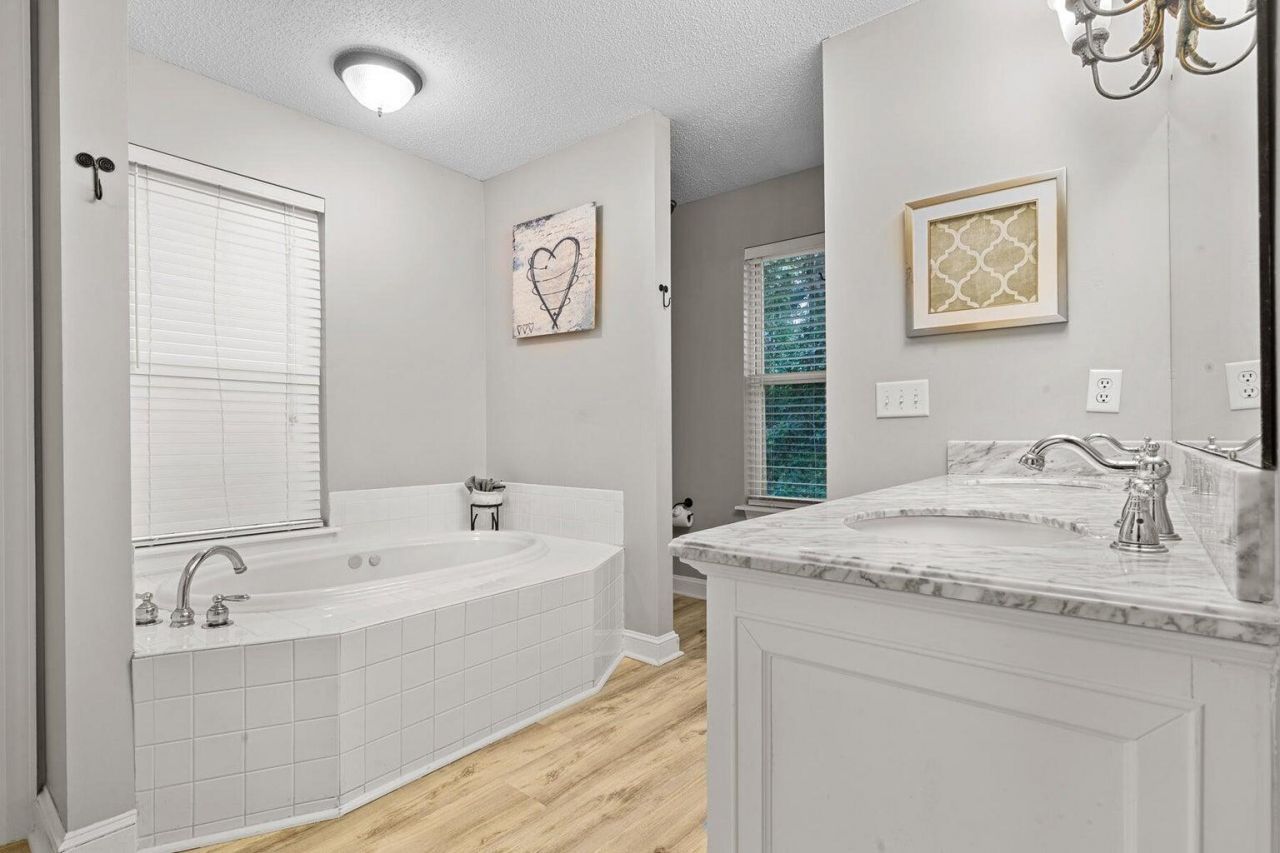 111 Long Bow Road Photo 33