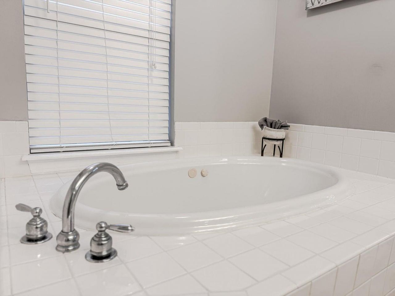 111 Long Bow Road Photo 34