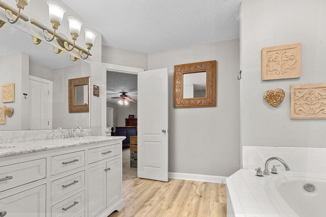 111 Long Bow Road Photo 36