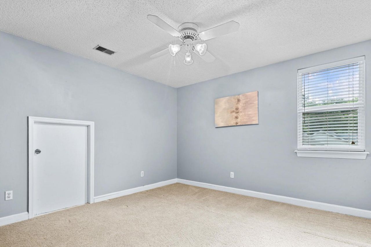 111 Long Bow Road Photo 40