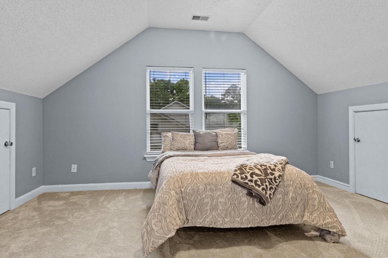 111 Long Bow Road Photo 43