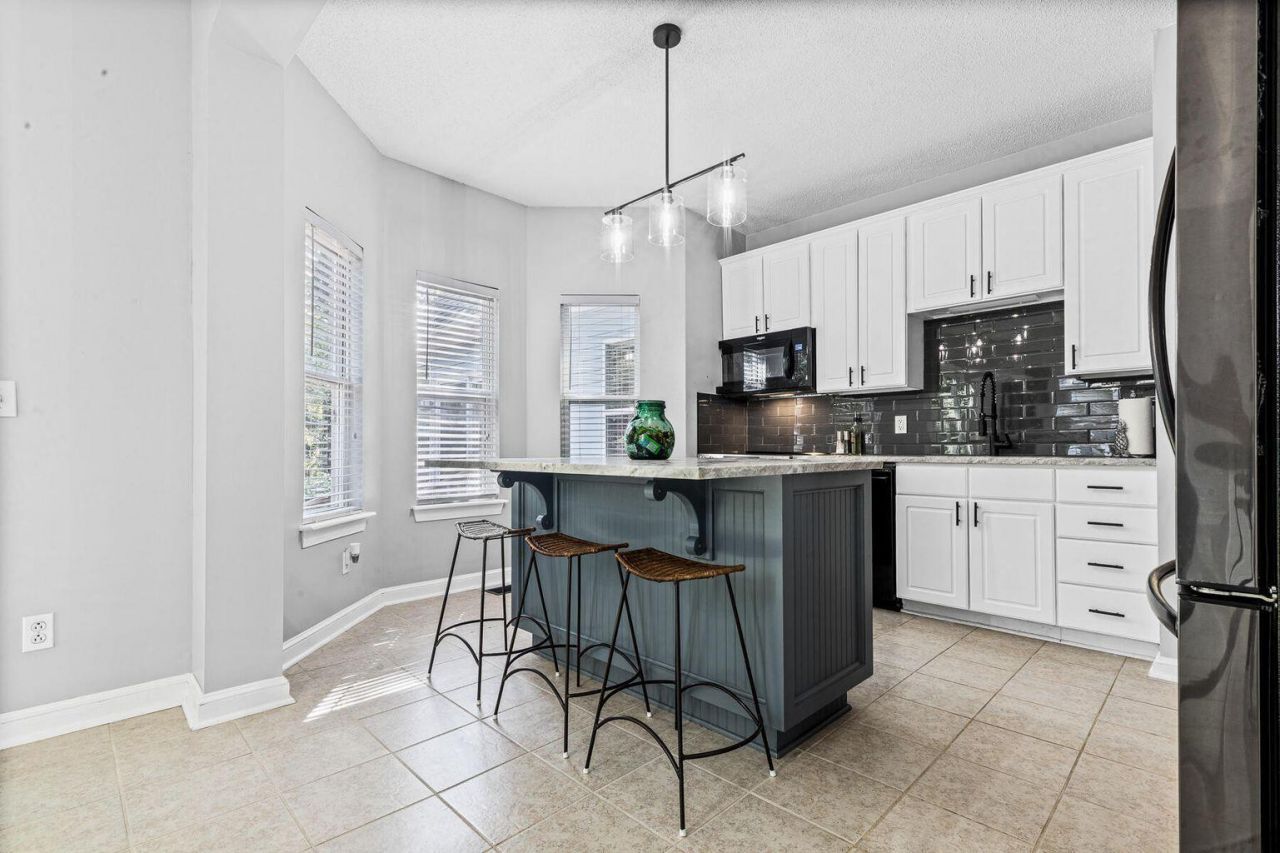 111 Long Bow Road Photo 6