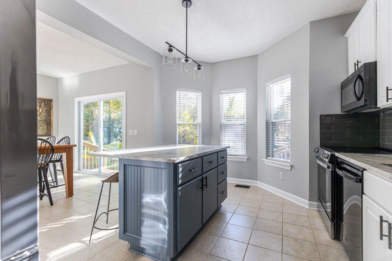 111 Long Bow Road Photo 9