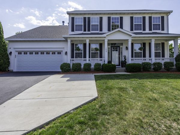 1650 Natures Way, Lindenhurst, IL 60046