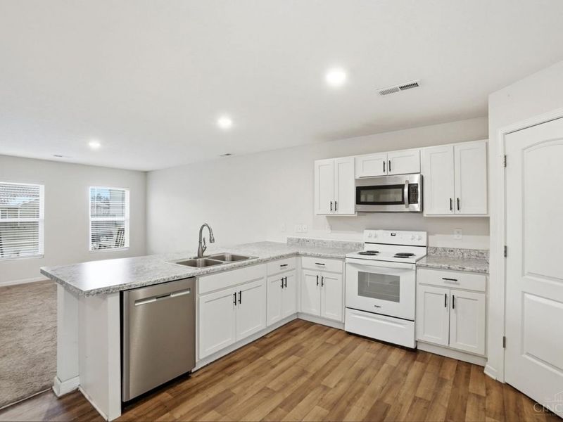 60 Tarragon Way, New Lebanon, OH 45345 Photo 6