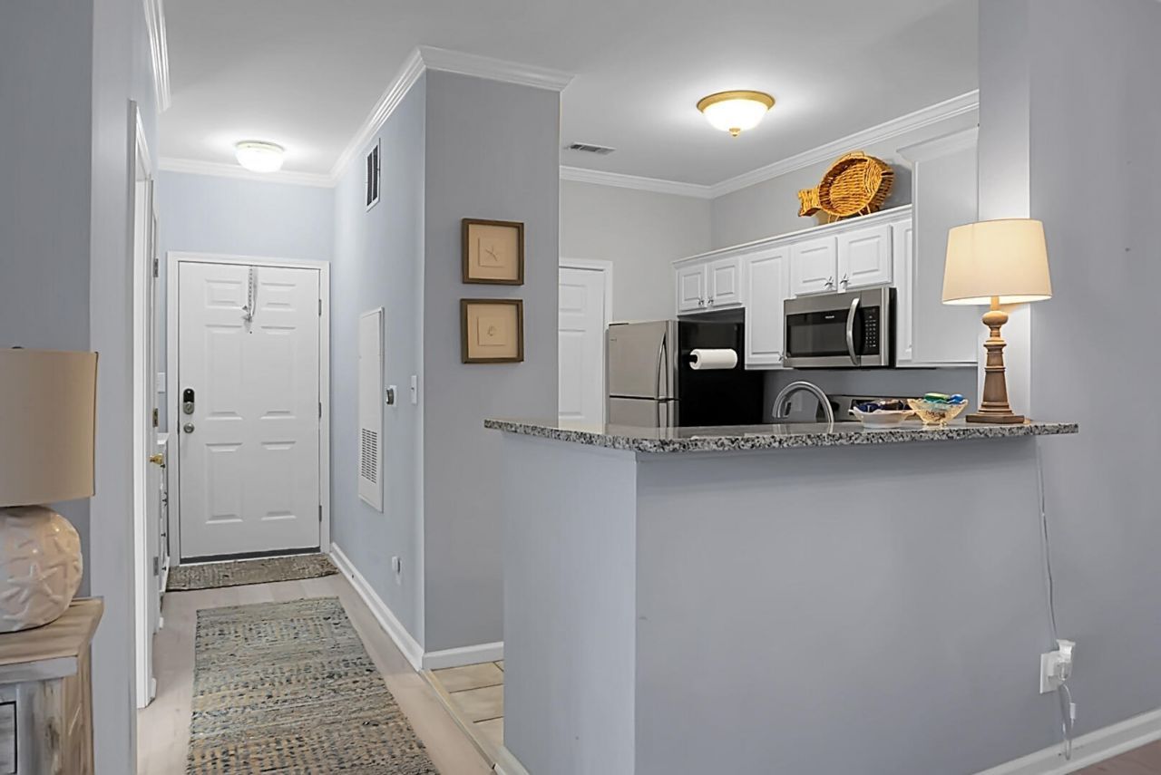 1600 Long Grove Drive Photo 17