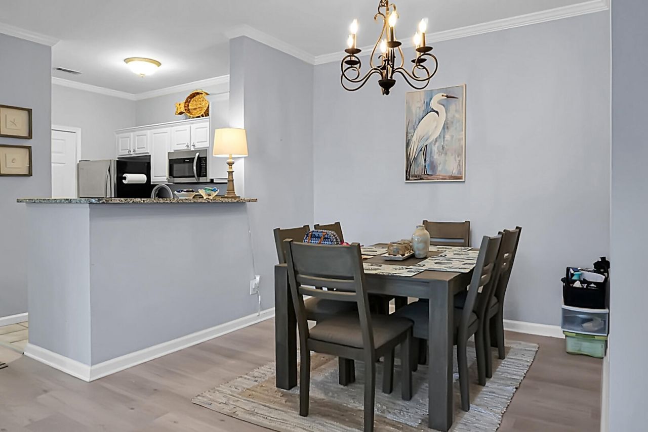 1600 Long Grove Drive Photo 18