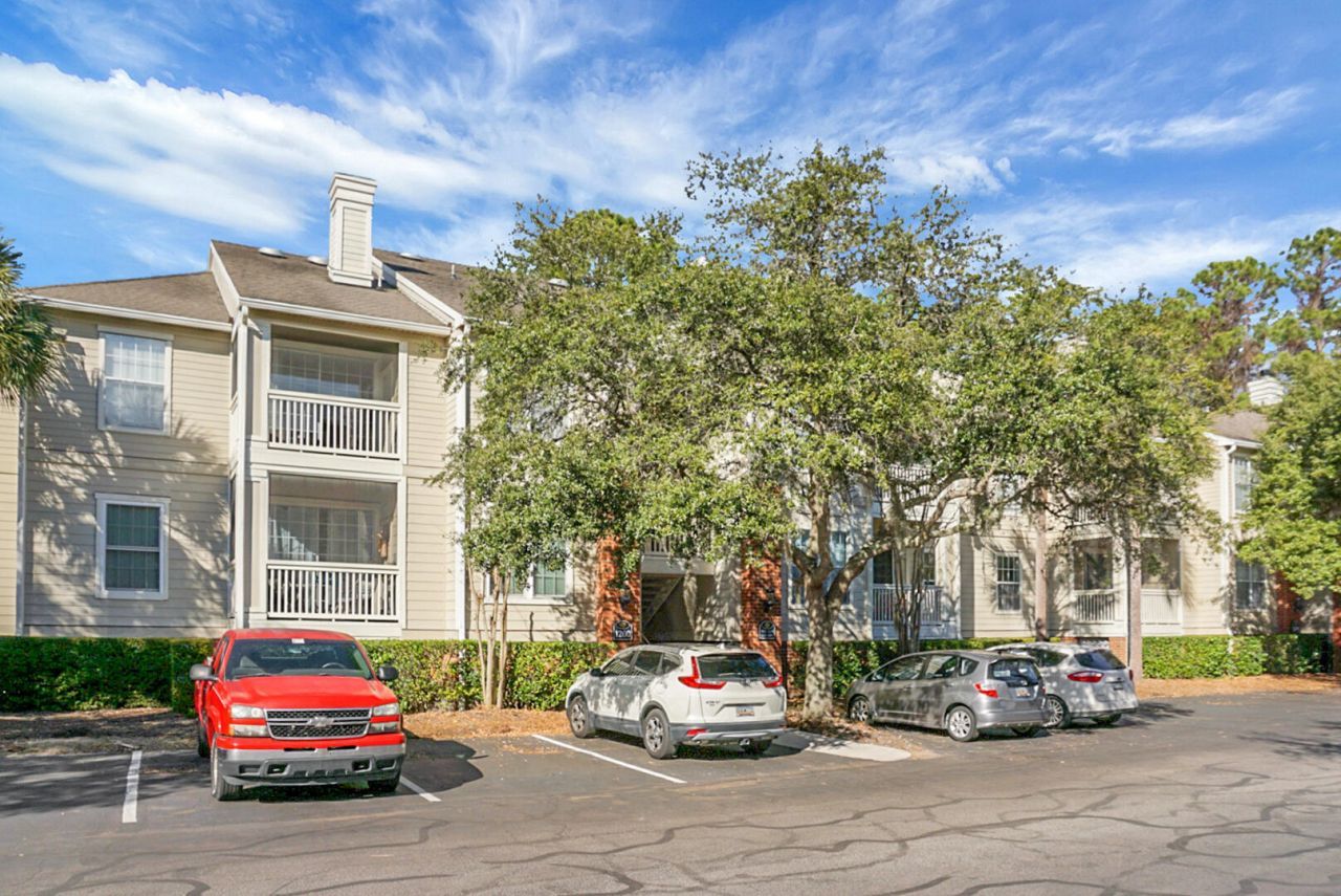 1600 Long Grove Drive Photo 2