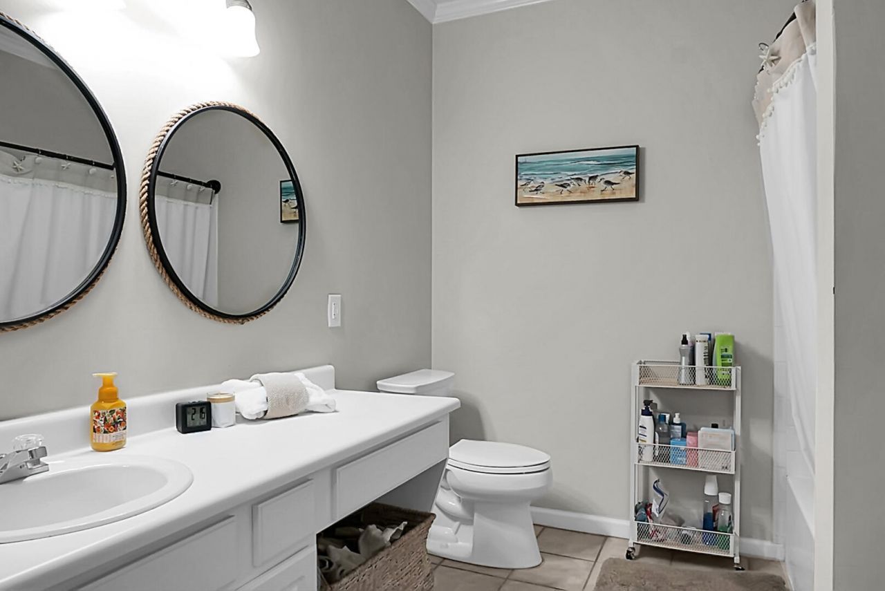 1600 Long Grove Drive Photo 29