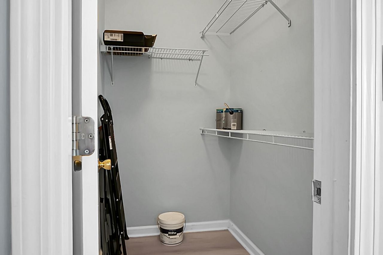 1600 Long Grove Drive Photo 35