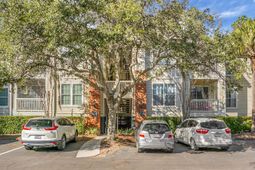 1600 Long Grove Drive photo 4