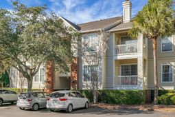 1600 Long Grove Drive photo 4