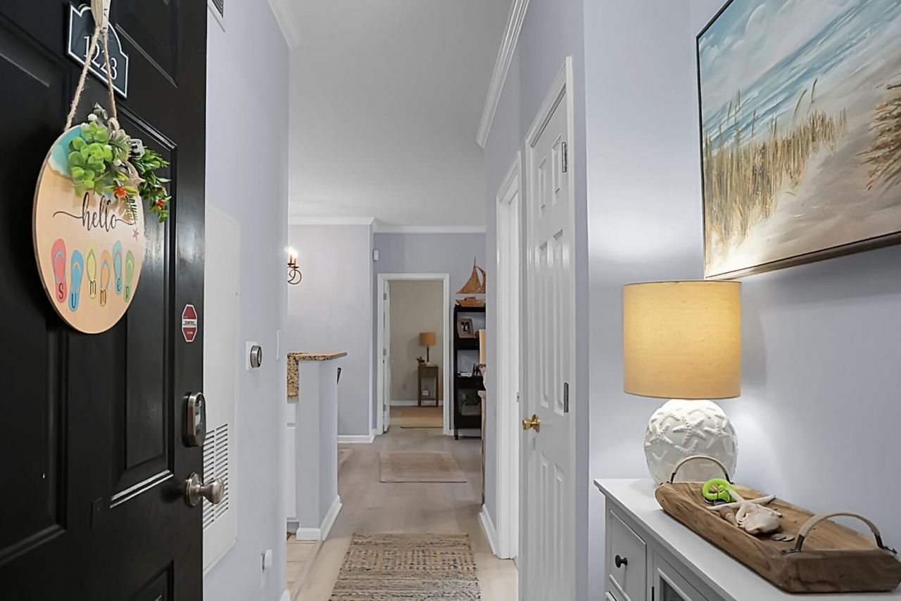 1600 Long Grove Drive Photo 8