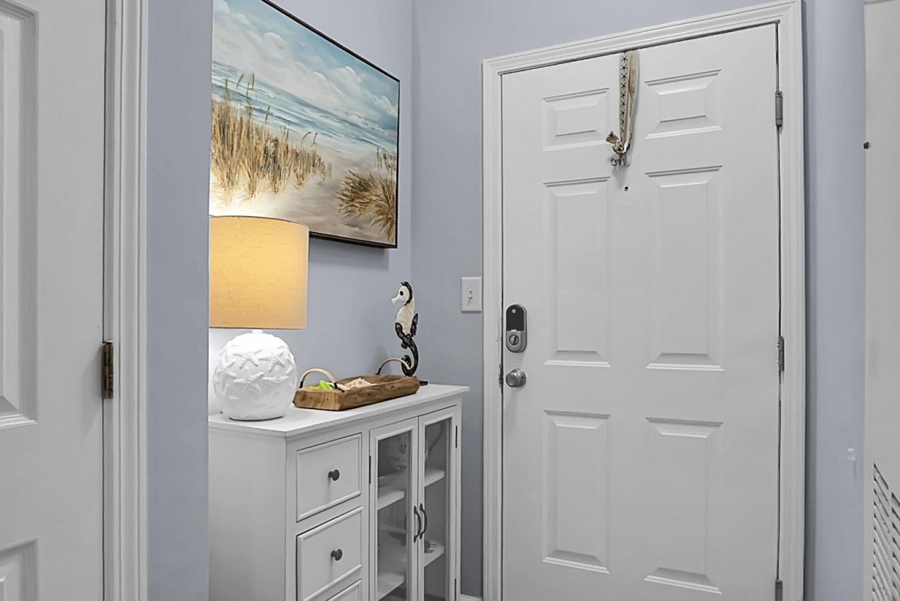 1600 Long Grove Drive Photo 9