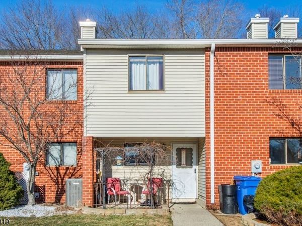 107 Nightingale Ct, Old Bridge, NJ 08857