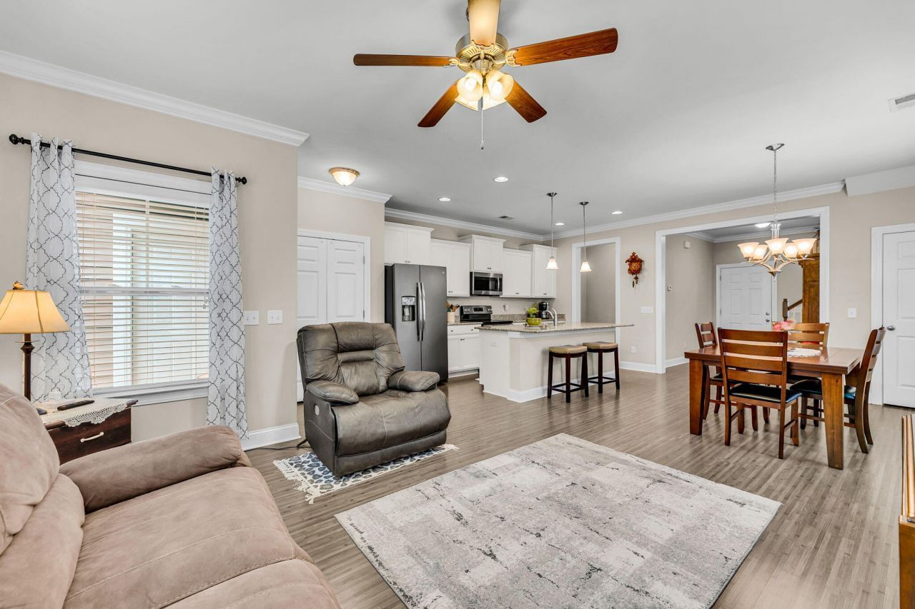 4250 Scharite Street Photo 11